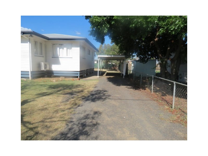 128 Currey Street, Roma QLD 4455