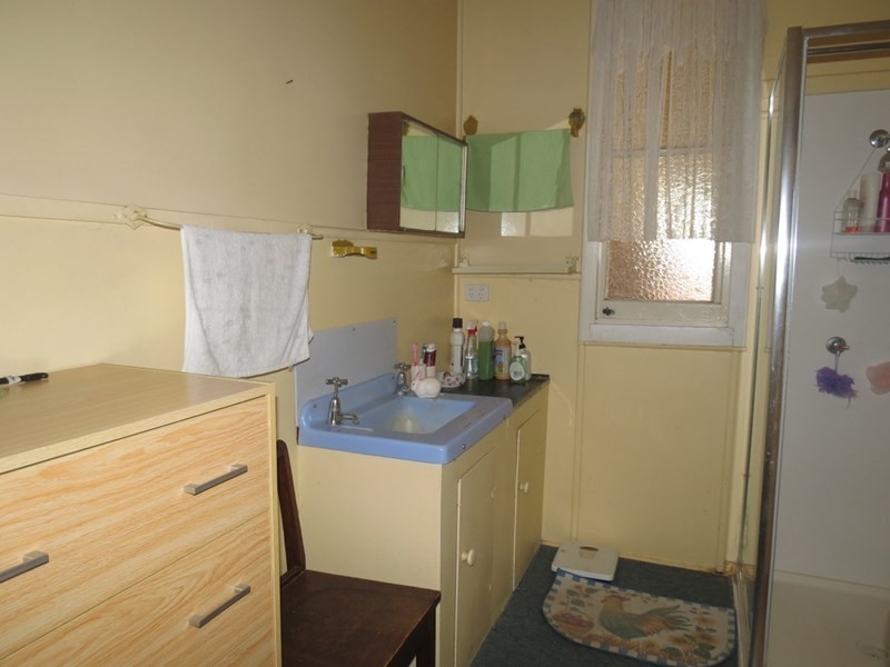 23 Derry Street, Roma QLD 4455