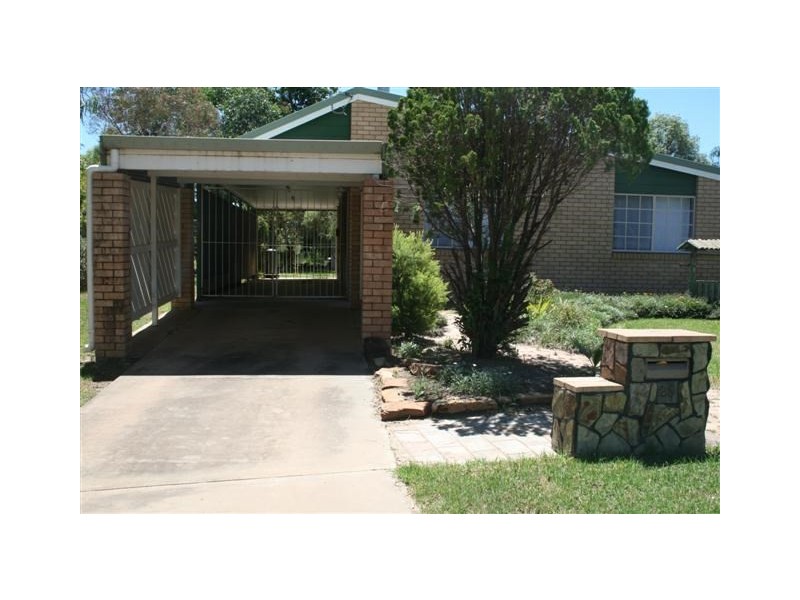 25 Alexander Avenue, Roma QLD 4455