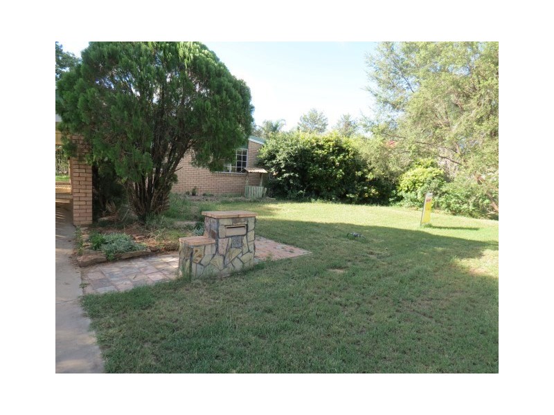 25 Alexander Avenue, Roma QLD 4455