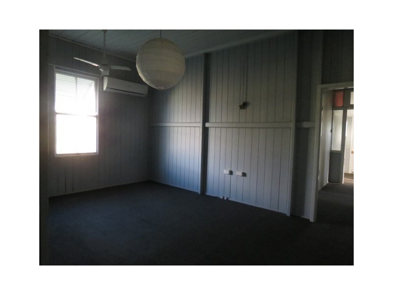 15 Chrystal Street, Roma QLD 4455