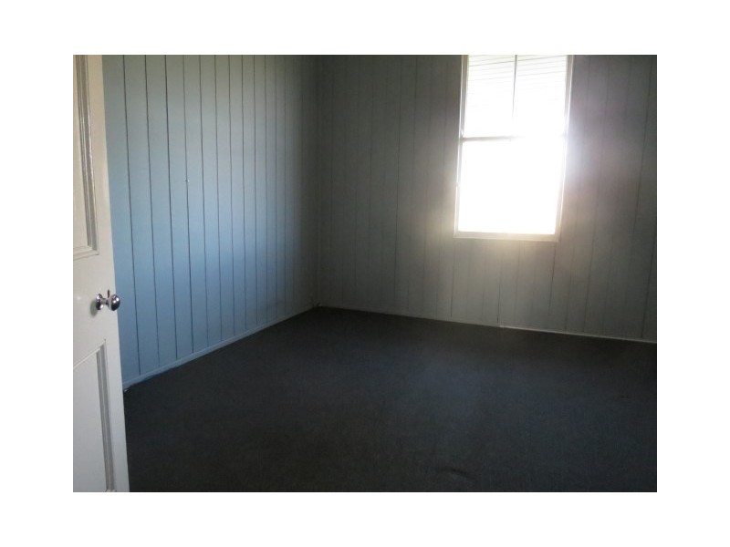 15 Chrystal Street, Roma QLD 4455