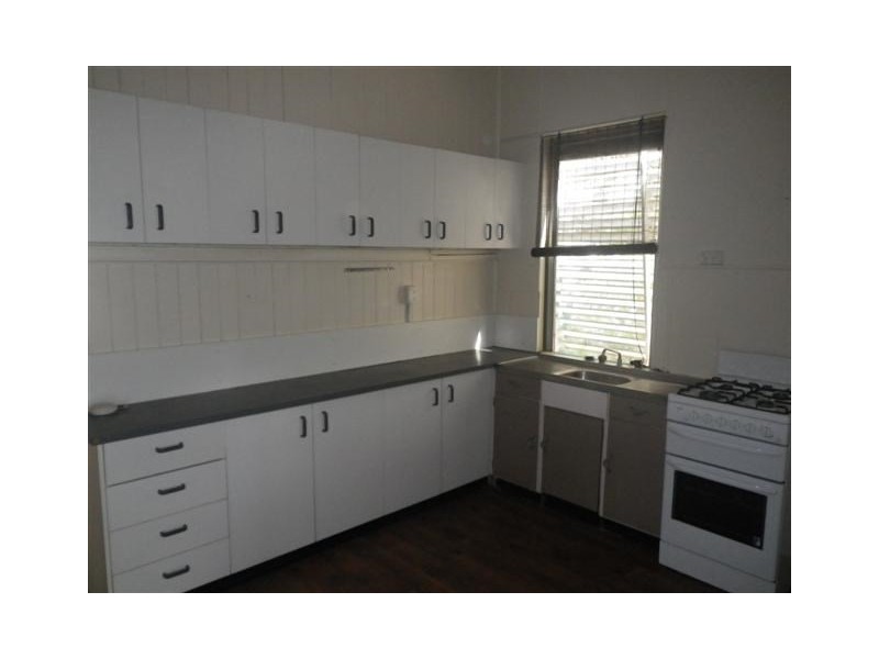 47 Northern Road, Roma QLD 4455