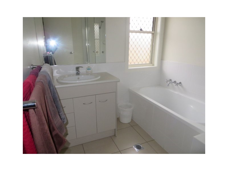 16 Courtney Street, Roma QLD 4455