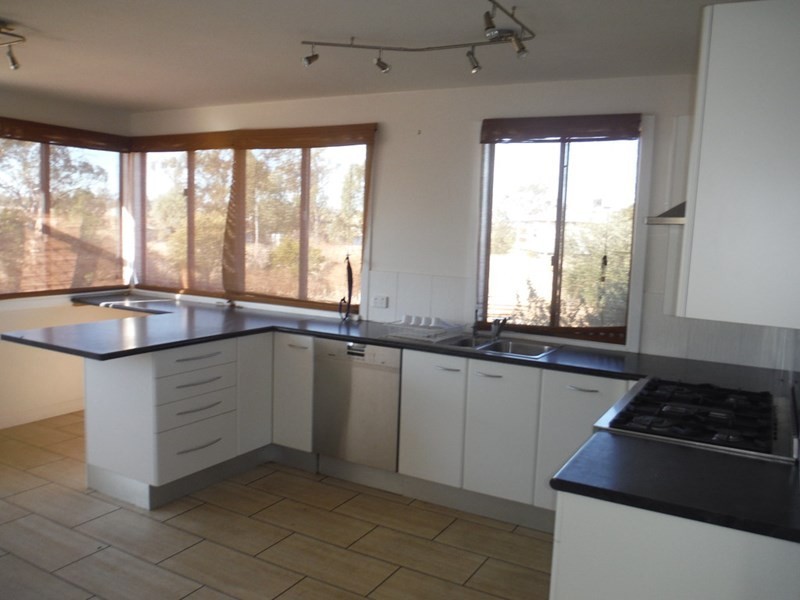 230 Bourne Drive, Roma QLD 4455