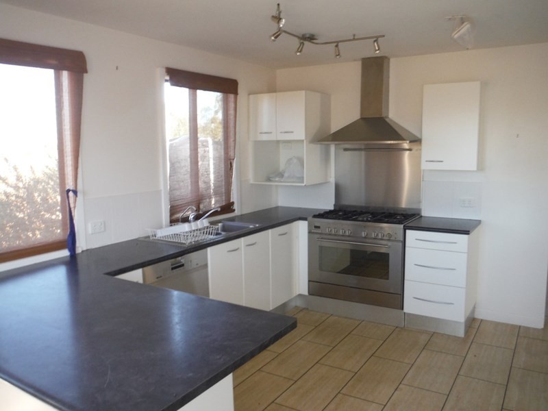 230 Bourne Drive, Roma QLD 4455