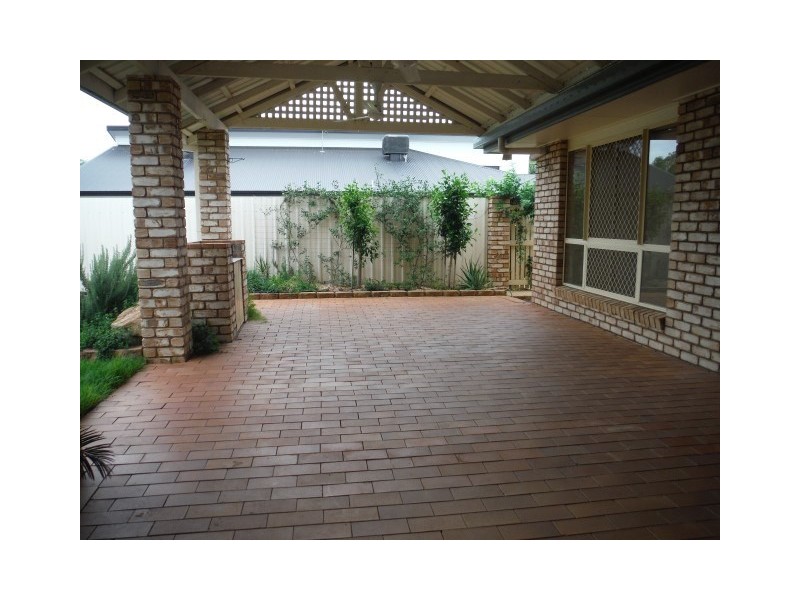 5 Madison Terrace, Roma QLD 4455