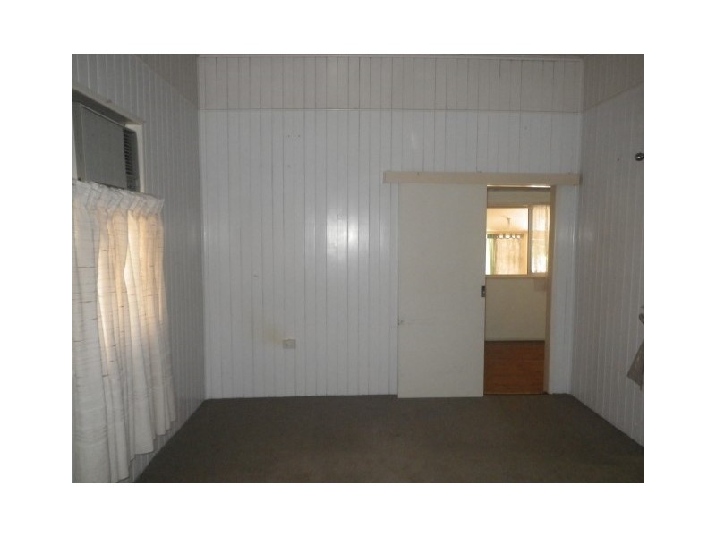 114 Northern Road, Roma QLD 4455