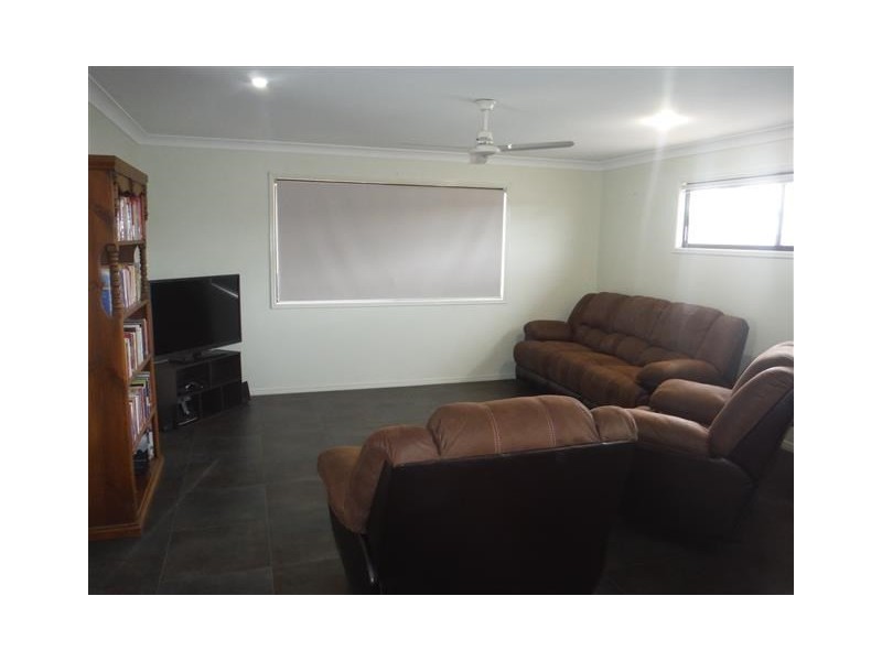 64 Hawthorne Street, Roma QLD 4455