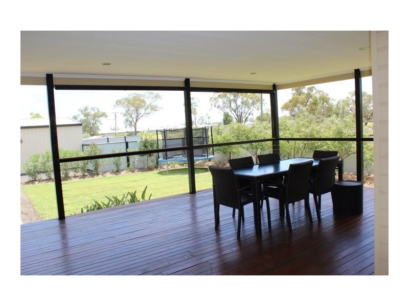 1 Elmer Street, Roma QLD 4455