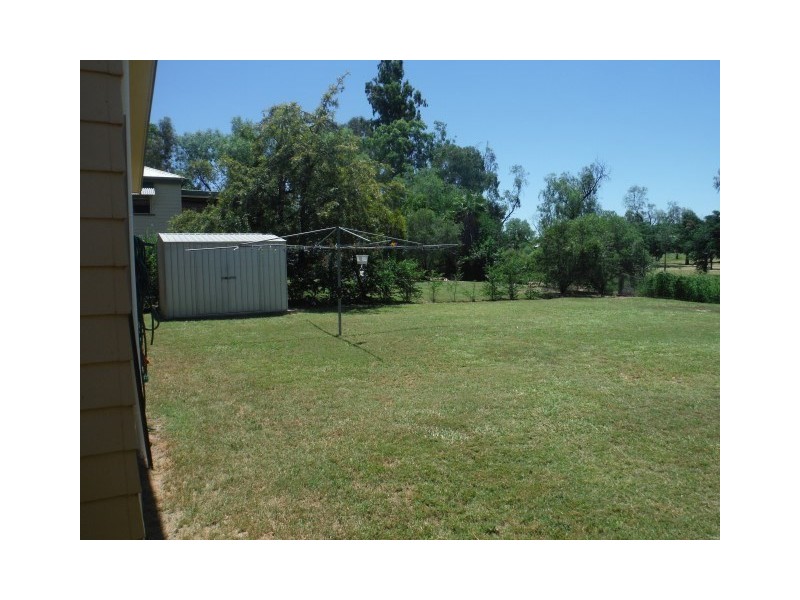 39 Northern Road, Roma QLD 4455