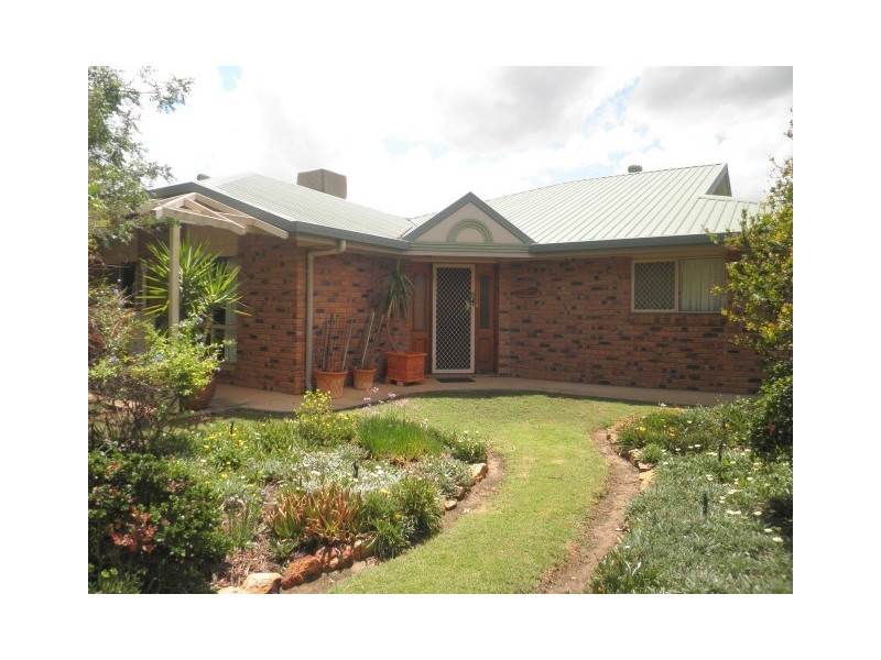 8-10 Elanora Street, Roma QLD 4455