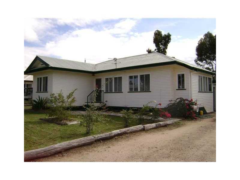 17 Hoffman Street, Roma QLD 4455