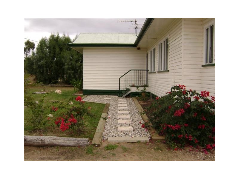 17 Hoffman Street, Roma QLD 4455