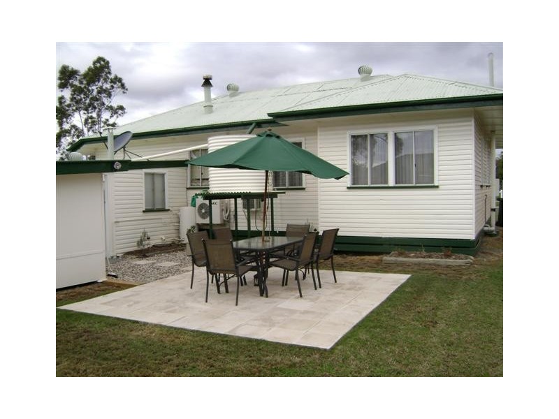 17 Hoffman Street, Roma QLD 4455