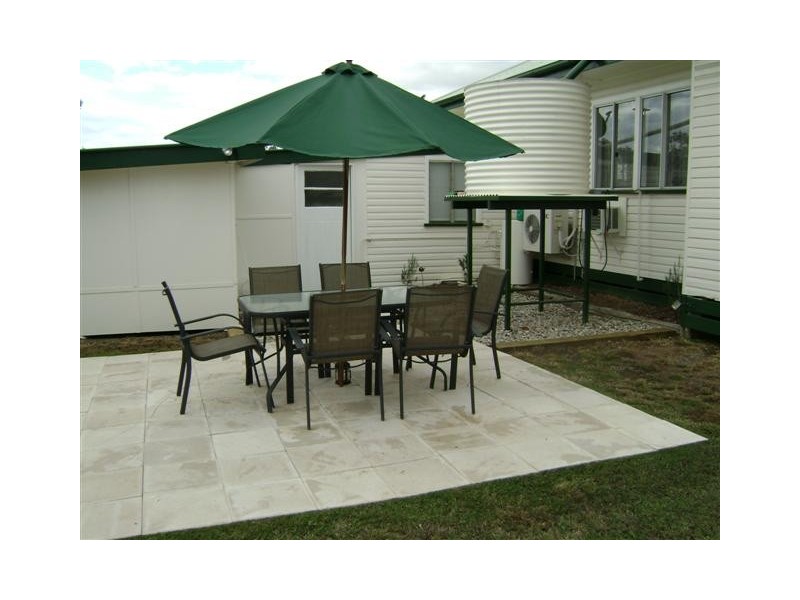 17 Hoffman Street, Roma QLD 4455