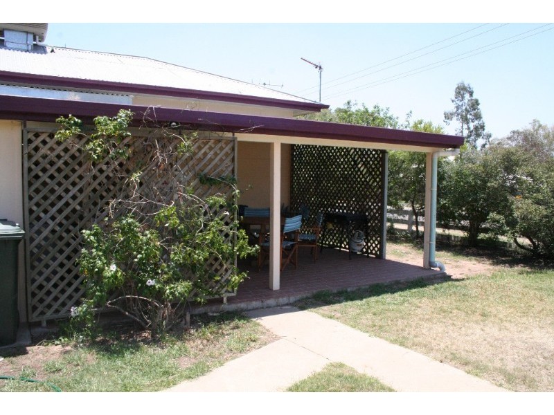 2 Saunders Street, Roma QLD 4455
