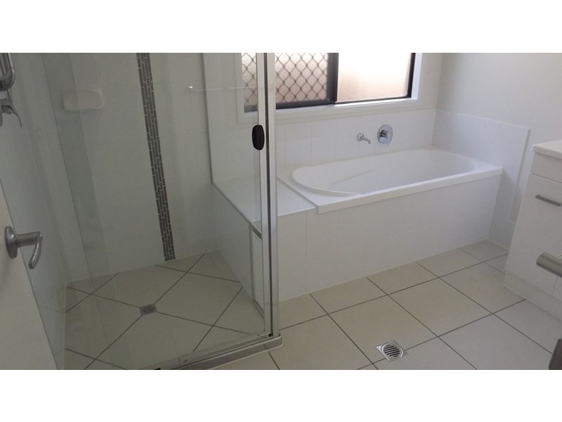 127 Bowen Street, Roma QLD 4455