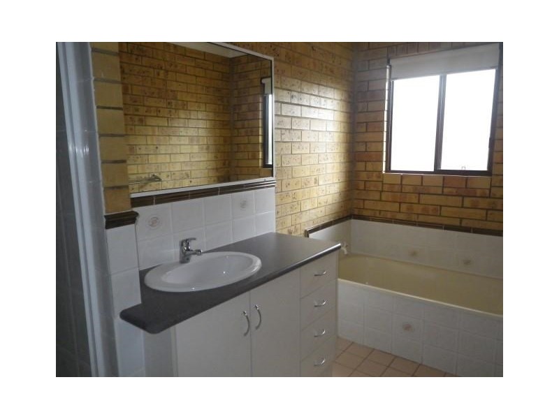 22 Edna Street, Roma QLD 4455