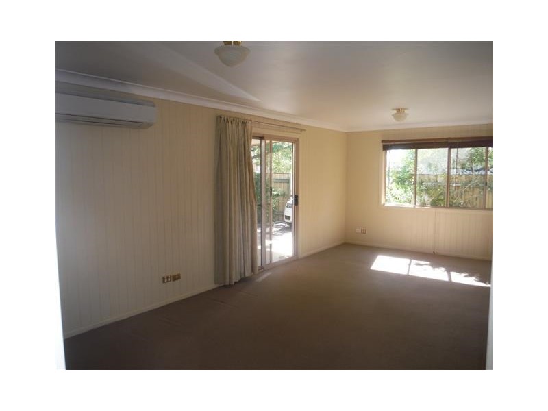 2/30 Rae Street, Roma QLD 4455