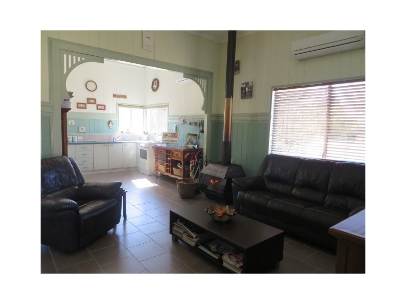 7 Garden Street, Yuleba QLD 4427