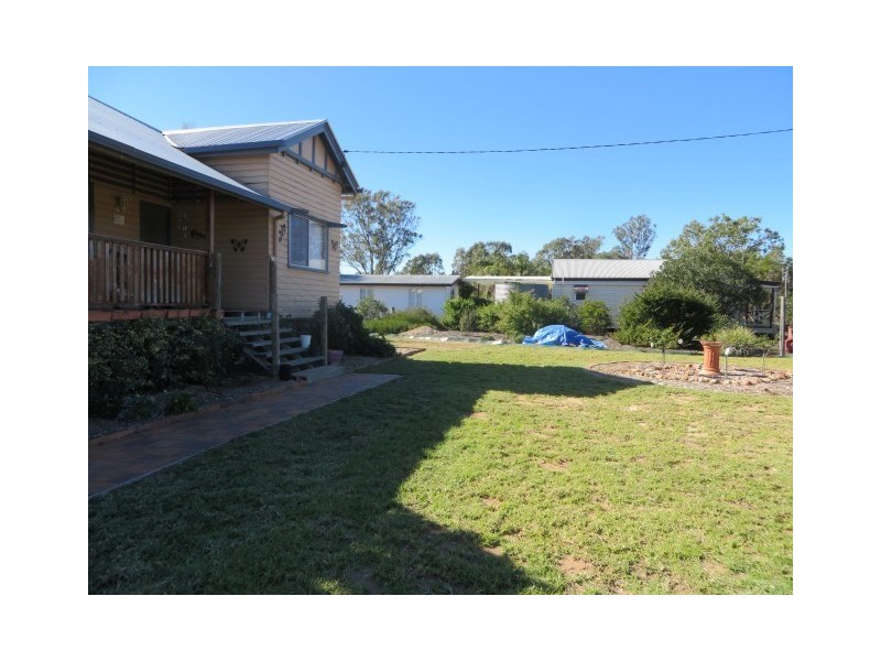 7 Garden Street, Yuleba QLD 4427