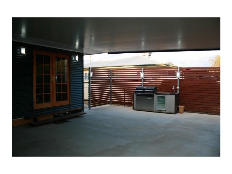 36 Saunders Street, Roma QLD 4455