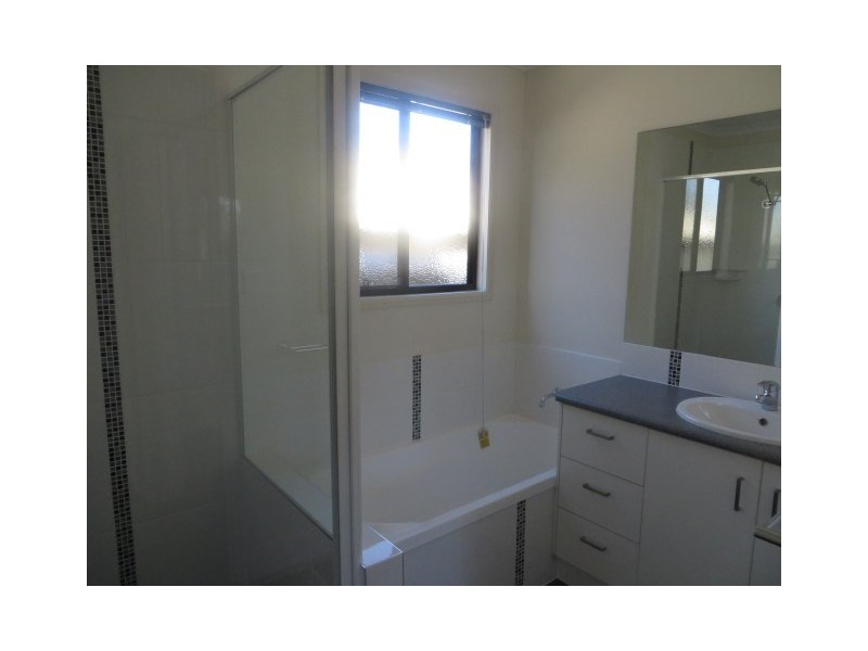 30 Saunders Street, Roma QLD 4455