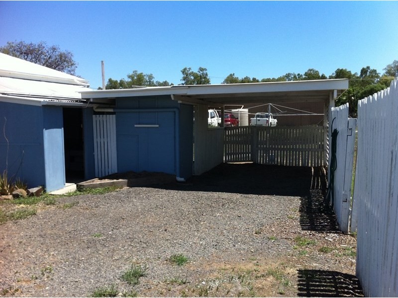 8 Lewis Street, Roma QLD 4455