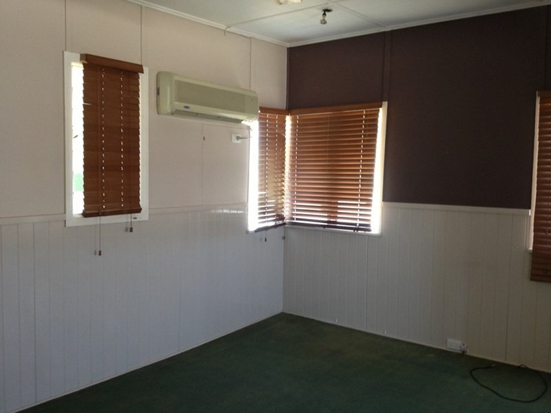 8 Lewis Street, Roma QLD 4455