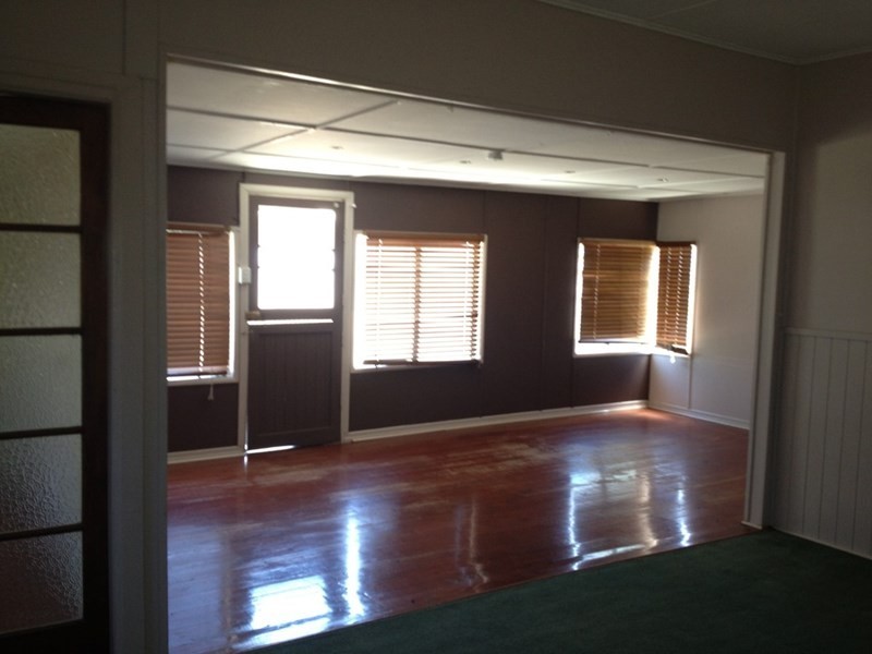 8 Lewis Street, Roma QLD 4455