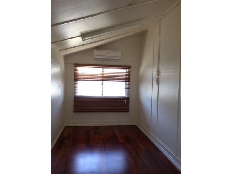8 Lewis Street, Roma QLD 4455