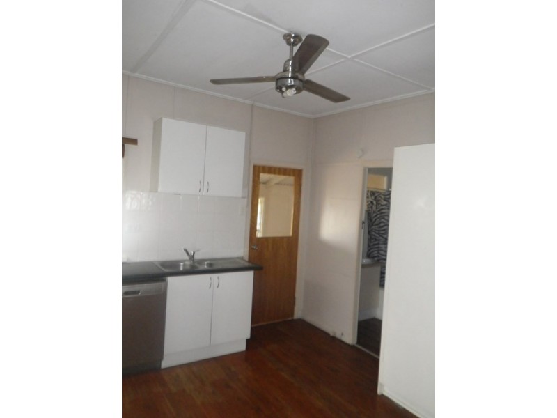 8 Lewis Street, Roma QLD 4455