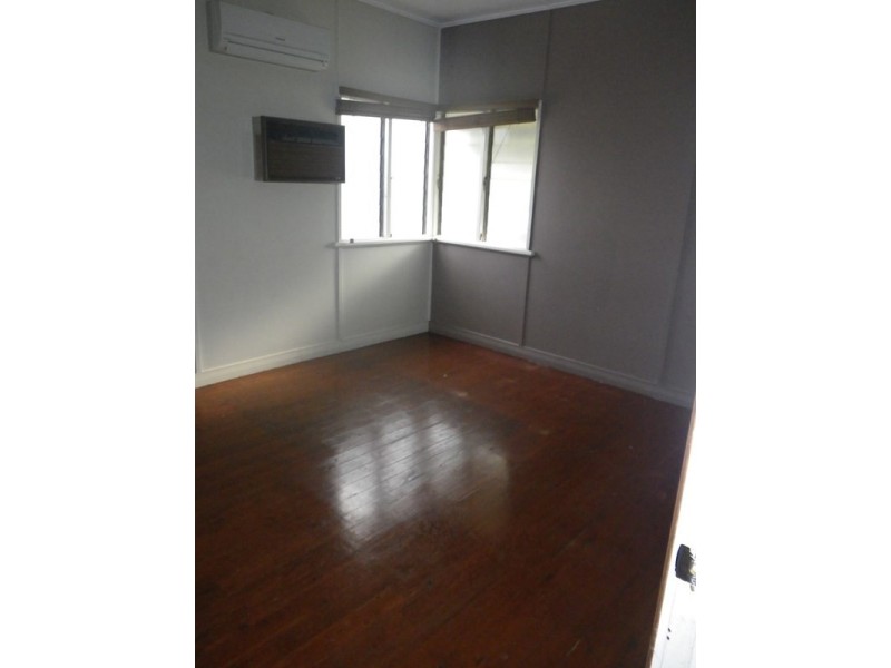 8 Lewis Street, Roma QLD 4455