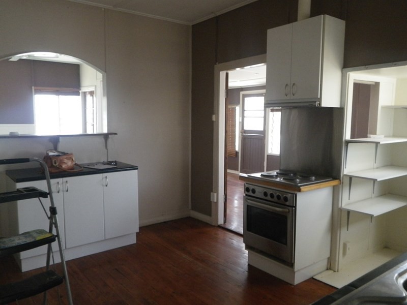 8 Lewis Street, Roma QLD 4455