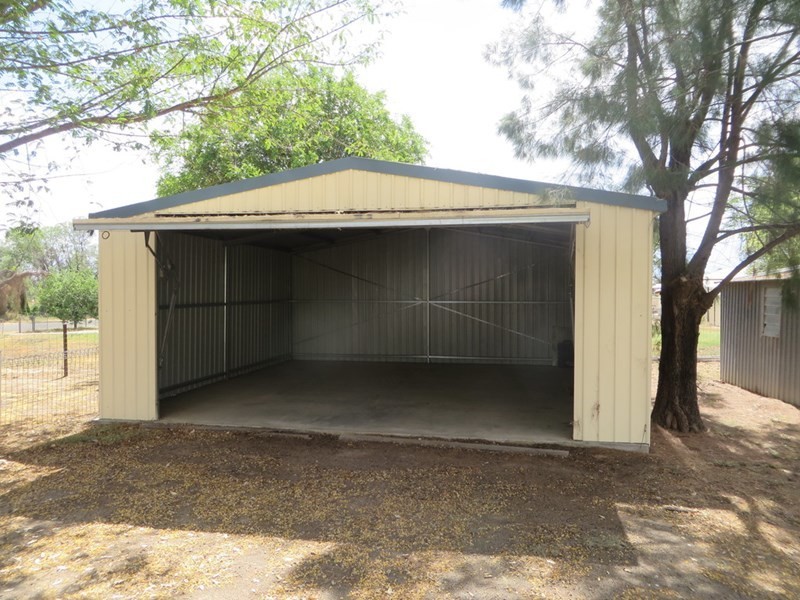 94 Northern Road, Roma QLD 4455
