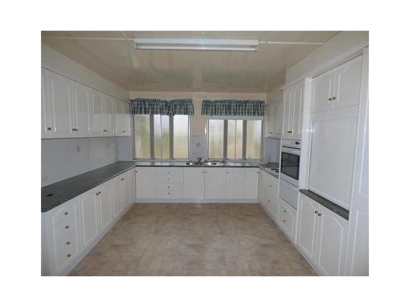 18 Lewis Street, Roma QLD 4455