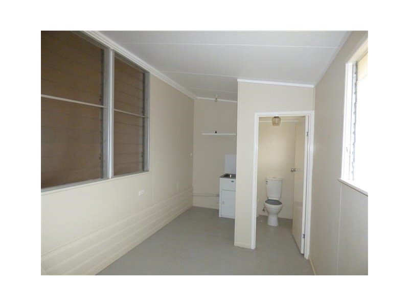 18 Lewis Street, Roma QLD 4455