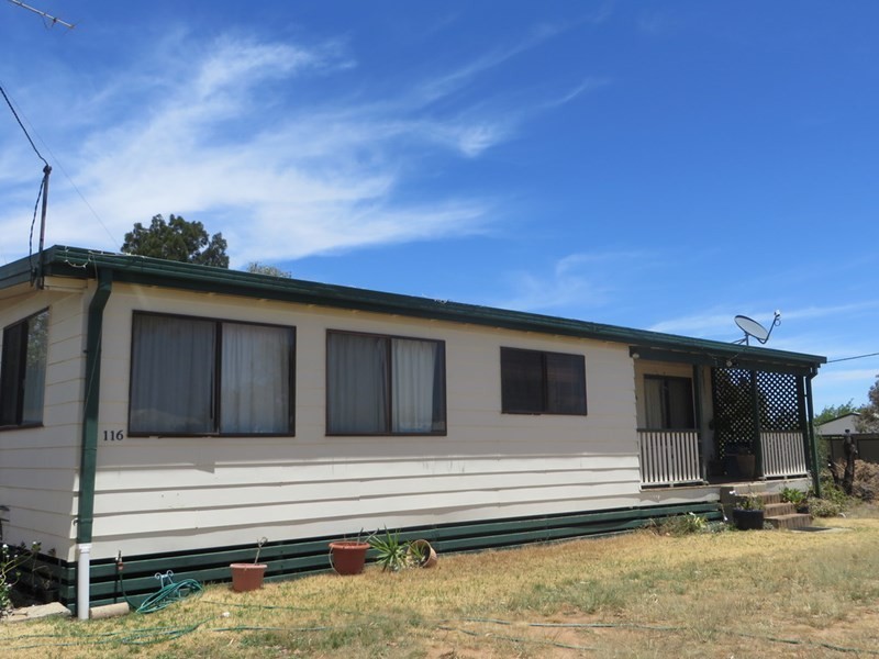 116 Bowen Street, Roma QLD 4455