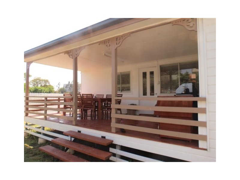 9 Albert Street, Roma QLD 4455