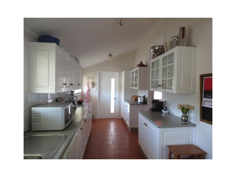 9 Albert Street, Roma QLD 4455