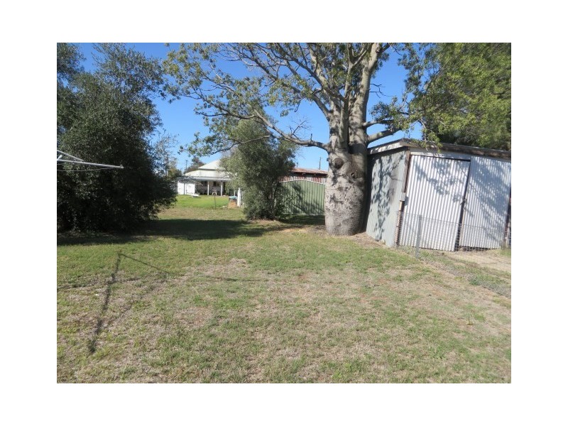 12 Albert Street, Roma QLD 4455