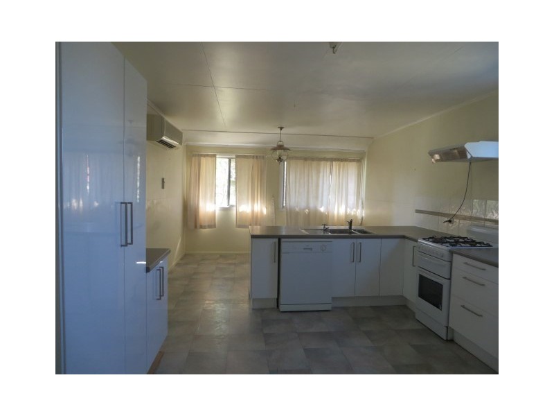 12 Albert Street, Roma QLD 4455