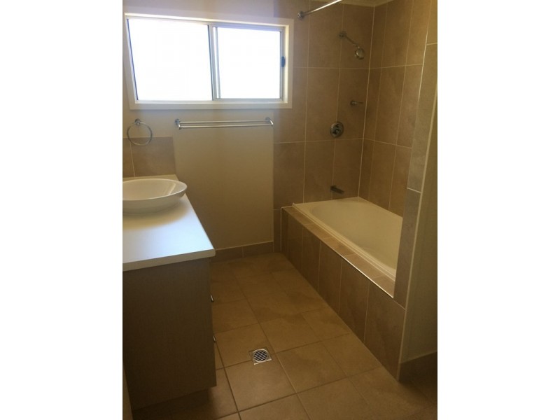 23 Elmer Street, Roma QLD 4455