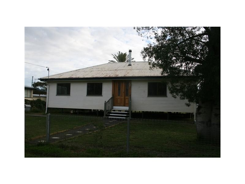 37 Station Street, Roma QLD 4455