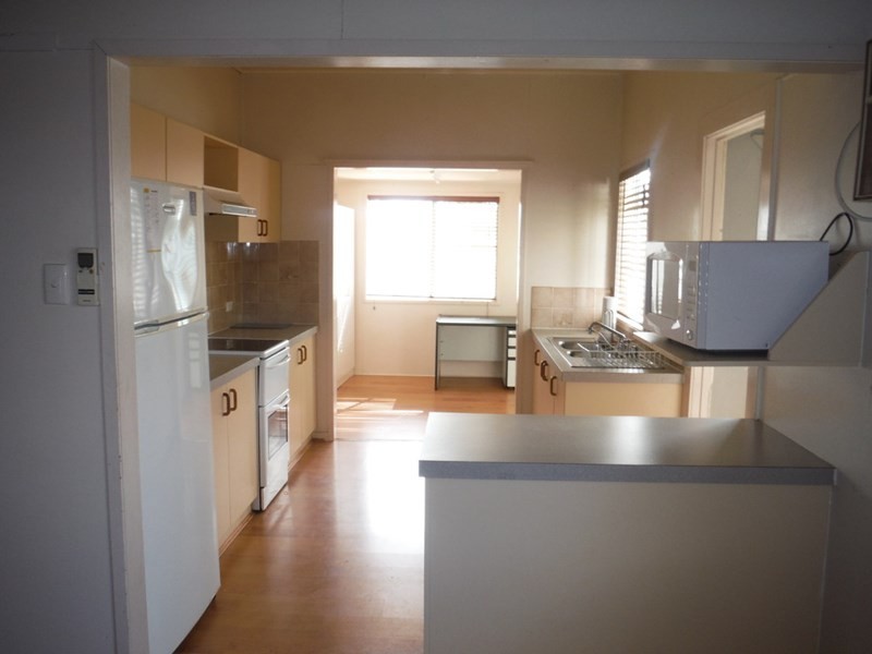 14 Russell Street, Roma QLD 4455