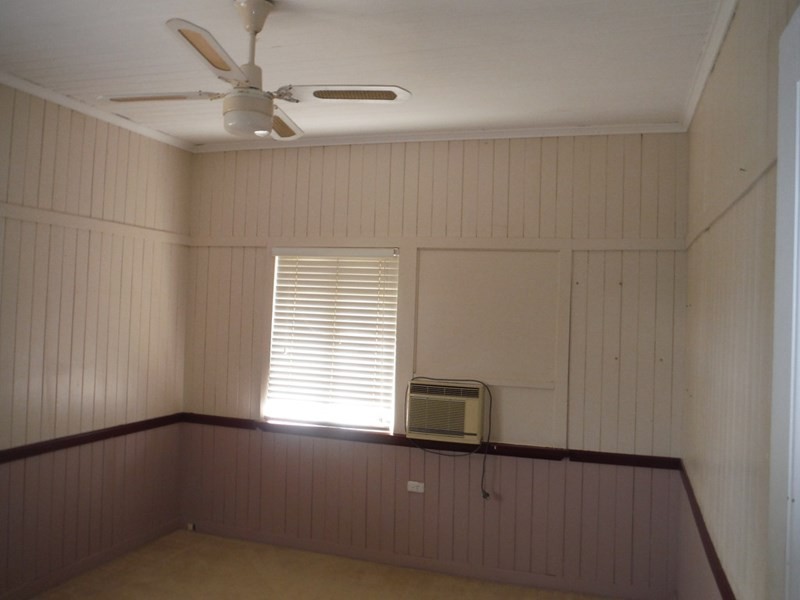 14 Russell Street, Roma QLD 4455