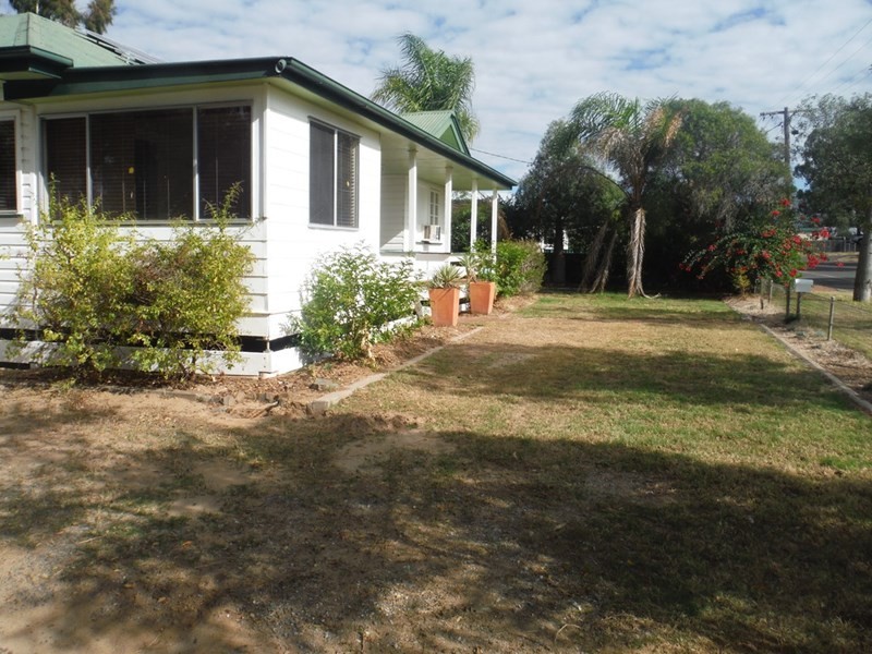 14 Russell Street, Roma QLD 4455