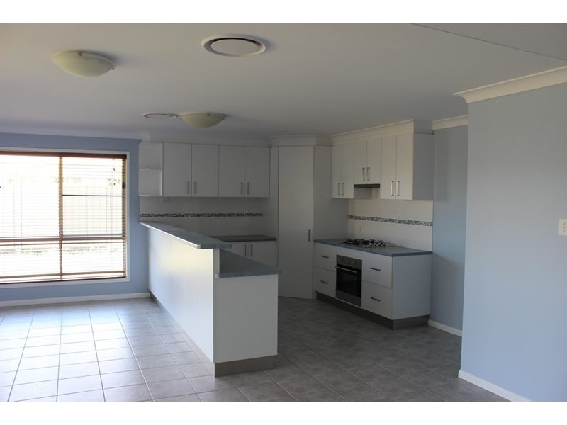 11 Edna Street, Roma QLD 4455