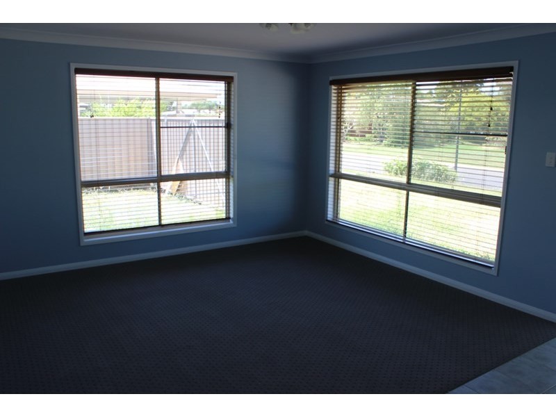 11 Edna Street, Roma QLD 4455